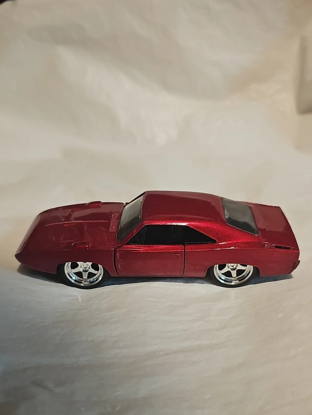 1969 Dodge Charger Scale 1/32 Doors Open, Red Used
